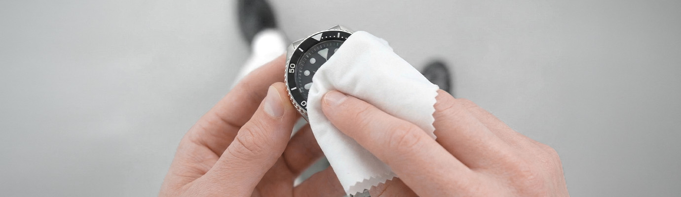 Het schoonmaken van horloges
