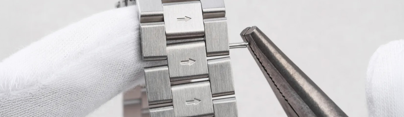 Zo pas je de band van een horloge aan